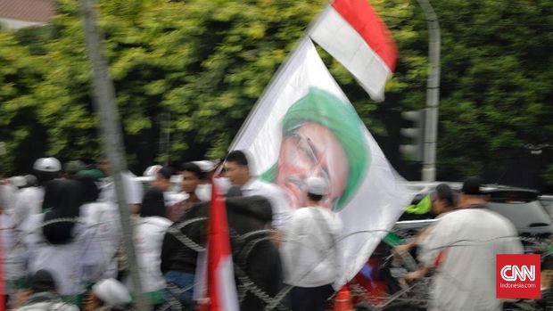 Massa aksi Apel Siaga Forum Umat Islam (FUI) melakukan unjuk rasa menolak kecurangan pemilu didepan kantor KPU. Jakarta, 1 Maret.