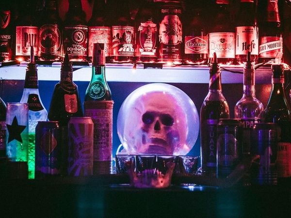 10 Restoran Bertema Hantu Seram Ini Bikin Pengalaman Makan Makin Seru