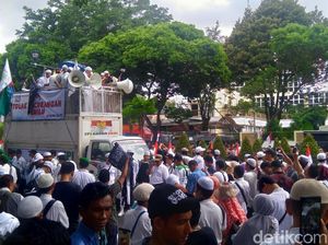 Video Sumpah FUI Putihkan TPS dari Sabang Sampai Merauke Video Sumpah FUI Putihkan TPS dari Sabang Sampai Merauke