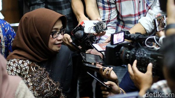 Begini Ekspresi Eni Saragih Usai Divonis 6 Tahun Penjara