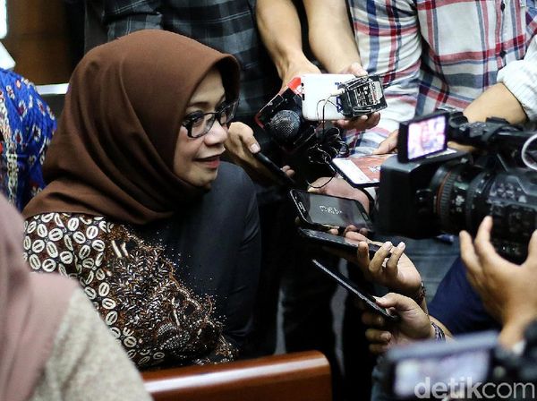 Begini Ekspresi Eni Saragih Usai Divonis 6 Tahun Penjara