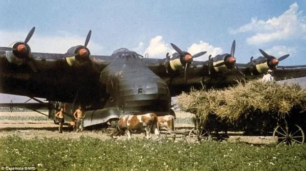 Foto Warna Langka Aksi Pesawat Nazi di Perang Dunia II