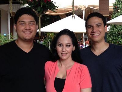 7 Momen Quality Time Meriam Bellina Bersama Dua Putranya
