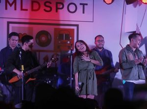 Penampilan Minimalis HIVI! di BNI Java Jazz 2019