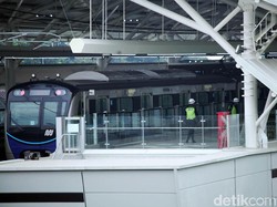 MRT Izinkan Penumpang Minum Air Putih dan Makan Kurma Saat Berbuka Puasa