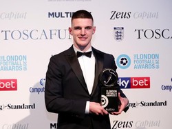 Gelandang bertahan West Ham berusia 20 tahun, Declan Rice, menjadi pemain terbaik di London Football Awards. Meski masih muda, Rice sudah bermain di 25 laga Premier League musim ini dan membantu The Hammers menghuni peringkat 10 klasemen. Foto: Reuters