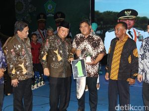 Wow...Lelang Empat Bandeng Kawak di Sidoarjo Laku Rp 475 Juta