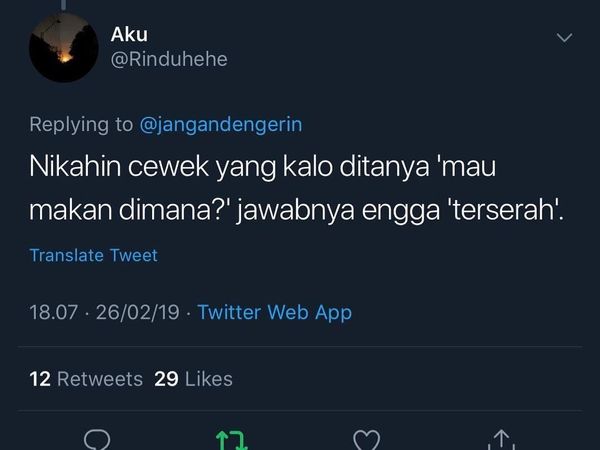 Cuitan Netizen yang Mau Nikahin Cewek Cuek Ketika Makan