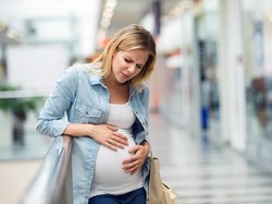 Cara Mengatasi Kram Perut di Minggu-minggu Pertama Kehamilan