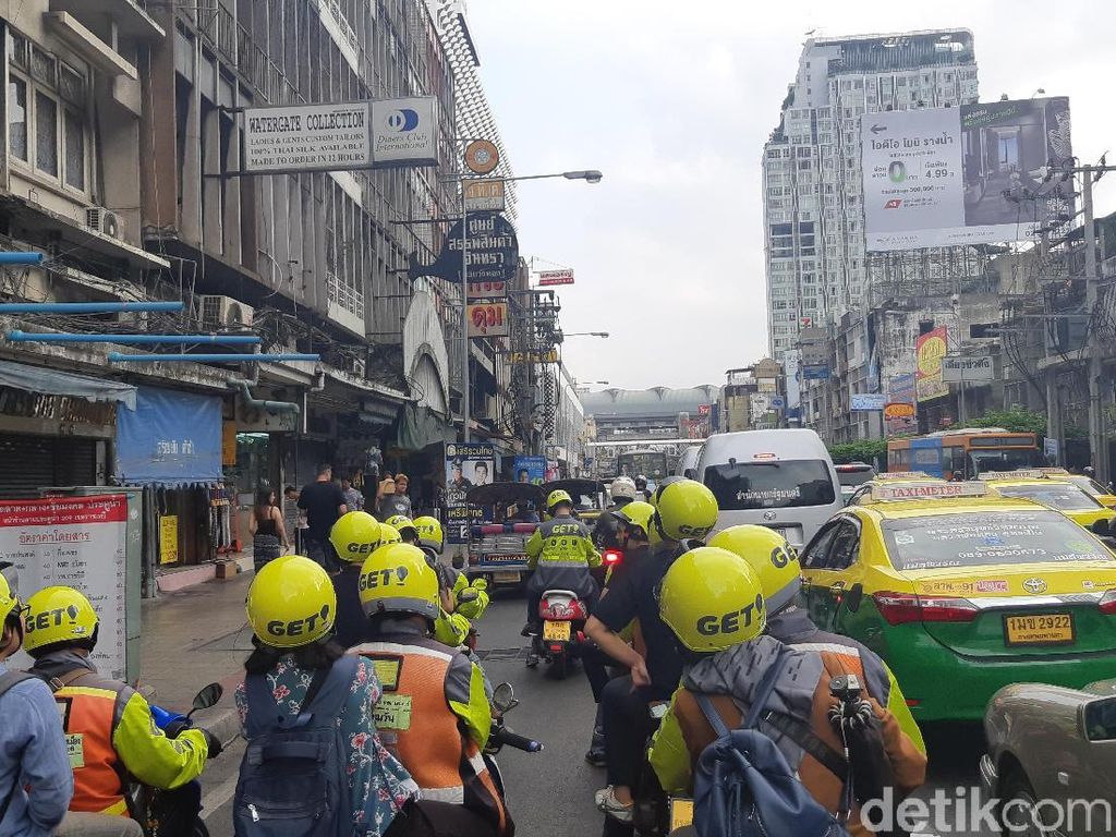 Menjajal Layanan Go-Jek Thailand Keliling Kota Bangkok Menjajal Layanan Go-Jek Thailand Keliling Kota Bangkok
