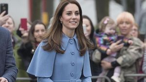 Kunjungi Irlandia, Kate Middleton Stylish Bergaya ala Mary Poppins