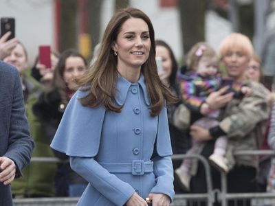 Kunjungi Irlandia, Kate Middleton Stylish Bergaya ala Mary Poppins