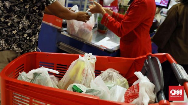 Kantong Berbayar Tak Selesaikan Karut Marut Plastik