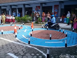 Alasan Polisi Wajibkan Bikin SIM Pakai Sertifikat Sekolah Nyetir