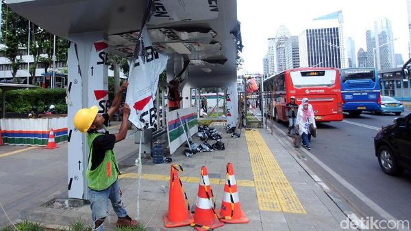 Pembangunan Halte Metrotrans di Senayan