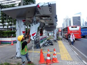 Pembangunan Halte Metrotrans di Senayan