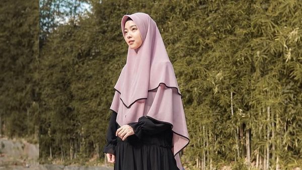 Gaya Syari Terbaru Lindswell Kwok yang Dipuji Netizen Makin Cantik