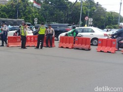 Ada Aksi FUI, Jalan Imam Bonjol Depan KPU Ditutup