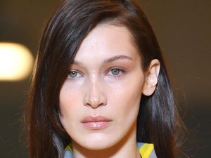 Bella Hadid Minta Maaf Setelah Dituduh Tak Hormati Arab Saudi dan UEA