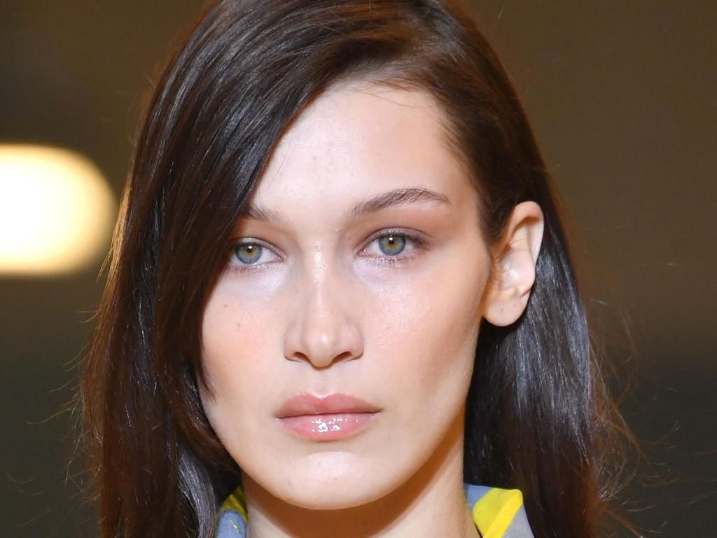 Bella Hadid Minta Maaf Setelah Dituduh Tak Hormati Arab Saudi dan UEA Bella Hadid Minta Maaf Setelah Dituduh Tak Hormati Arab Saudi dan UEA