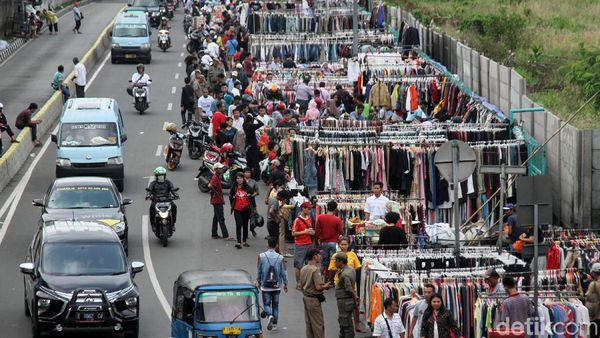 PKL Kembali Duduki Jalanan di Senen