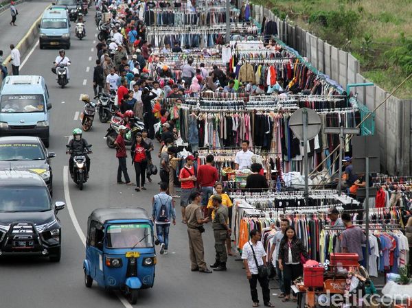 PKL Kembali Duduki Jalanan di Senen