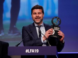 Pada musim 2018/19, Pochettino menyabet penghargaan manajer terbaik usai sukses memimpin Tottenham konsisten di peringkat empat besar Premier League, sekalipun tidak merekrut pemain baru di bursa musim panas. Foto: Reuters