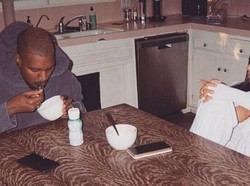 Foto Sarapan di Dapur Sederhana, Kim Kardashian dan Kanye West Diejek Netizen
