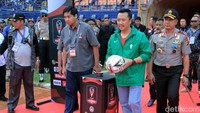 Pembukaan Piala Presiden 2019 juga dihadiri oleh Menteri Pemuda dan Olahraga, Imam Nahrawi. Menpora secara resmi membuka kompetisi sepakbola Piala Presiden 2019.