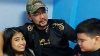 Mengenang 8 Momen Kebersamaan Sandy Tumiwa Bersama Anak-anaknya