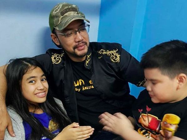 Mengenang 8 Momen Kebersamaan Sandy Tumiwa Bersama Anak-anaknya