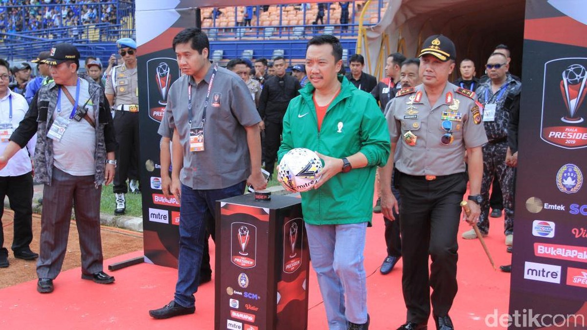 Menpora Imam Nharawi membuka Piala Presiden 2019. (Wisma Putra/detikSport)