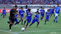 Empat pemain tersebut di antaranya Perseru Serui Wirdan, Tira Persikabo Febby Eka Putra, Persib Bandung Syafril Lestaluhu dan Persibaya Surabaya Imam Arif.  