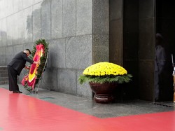 Kim Jong-Un Beri Penghormatan ke Ho Chi Minh Sebelum Pulang ke Korut