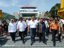 Ke Danau Toba, Luhut dan Budi Karya Resmikan Operasi Kapal Roro