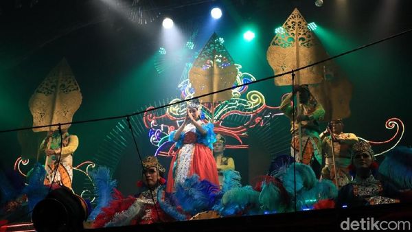 Foto: Pertunjukan Kabaret Ladyboy Ala Kota Gudeg