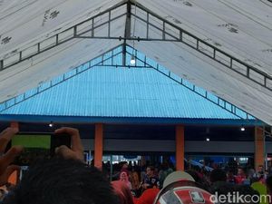 Jokowi Curhat Kerja Keras sampai Subuh Jokowi Curhat Kerja Keras sampai Subuh