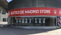 Wanda sebagai stadion bergaya baru seperti ingin mengenyahkan kesan kuno dari stadion-stadion besar lainnya seperti Camp Nou dan Bernabeu. Mereka tak lagi menggunakan pilar-pilar besar layaknya di Bernabeu, stadion juga dibuat berwarna lebih cerah.