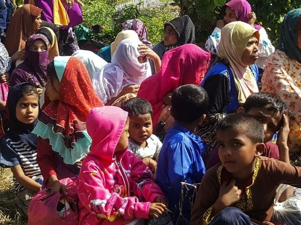35 Pengungsi Rohingya Ditemukan Terdampar di Pantai Malaysia 35 Pengungsi Rohingya Ditemukan Terdampar di Pantai Malaysia
