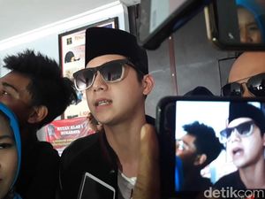 Jenguk Ayah, Al dan Dul Bahas Konser Solidaritas untuk Dhani Jenguk Ayah, Al dan Dul Bahas Konser Solidaritas untuk Dhani