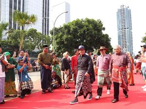 Dorong Budaya Sarung, Hanif Ajak Pegawai Sarungan Tiap Jumat