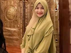 Bye Pose Seksi dan Panas, Selebgram Winny Putri Lubis Kini Berhijab