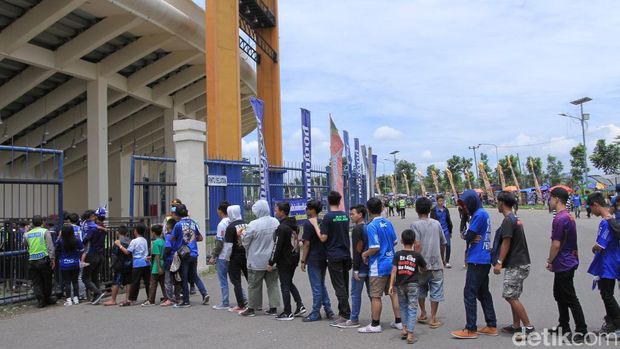 Jelang Kickoff Piala Presiden, Si Jalak Harupat Mulai Dipadati Suporter  