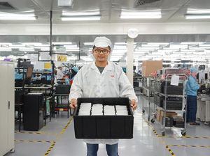 Aksi Bos Realme Blusukan ke Pabrik