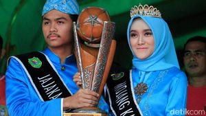 Kenalkan! Neng Geulis Pembawa Trofi Piala Presiden