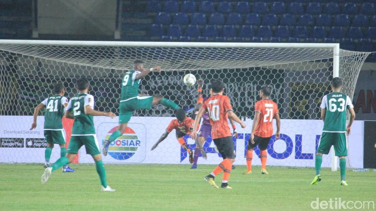 Persebaya Surabaya mengalahkan Perseru Serui 3-2 di Grup A Piala Presiden 2019 di Stadion si Jalak Harupat., Sabtu (2/3) (Wisma Putra/detikSport)