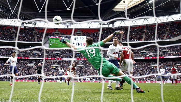 Tentang Dua Penyelamatan Beruntun Bernd Leno