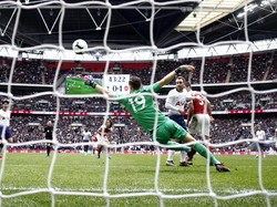 Tentang Dua Penyelamatan Beruntun Bernd Leno