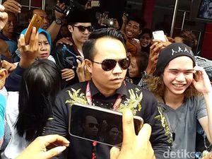 Kunjungi Dhani di Rutan, Dul Justru Diprotes Ayahnya Kunjungi Dhani di Rutan, Dul Justru Diprotes Ayahnya
