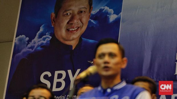 Ketua Komando Tugas Bersama (Kogasma) pemenangan Pemilu Partai Demokrat, Agus Harimurti Yudhoyono (AHY) memberikan keterangan pada media usai memimpin rapat konsolidasi pemenangan pemilu, Jakarta, Sabtu, 2 Maret 2019.